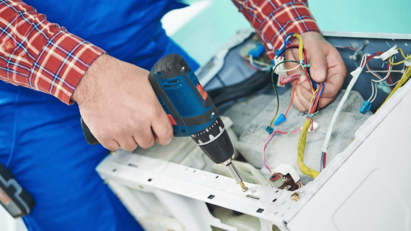 Çeşme Altus Altus çamaşır makinesi kart tamiri – Su almama arızası orijinal parça ile giderildi. - Teknik servis örneği